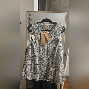 Pol Women's Black and White Knit Sweater